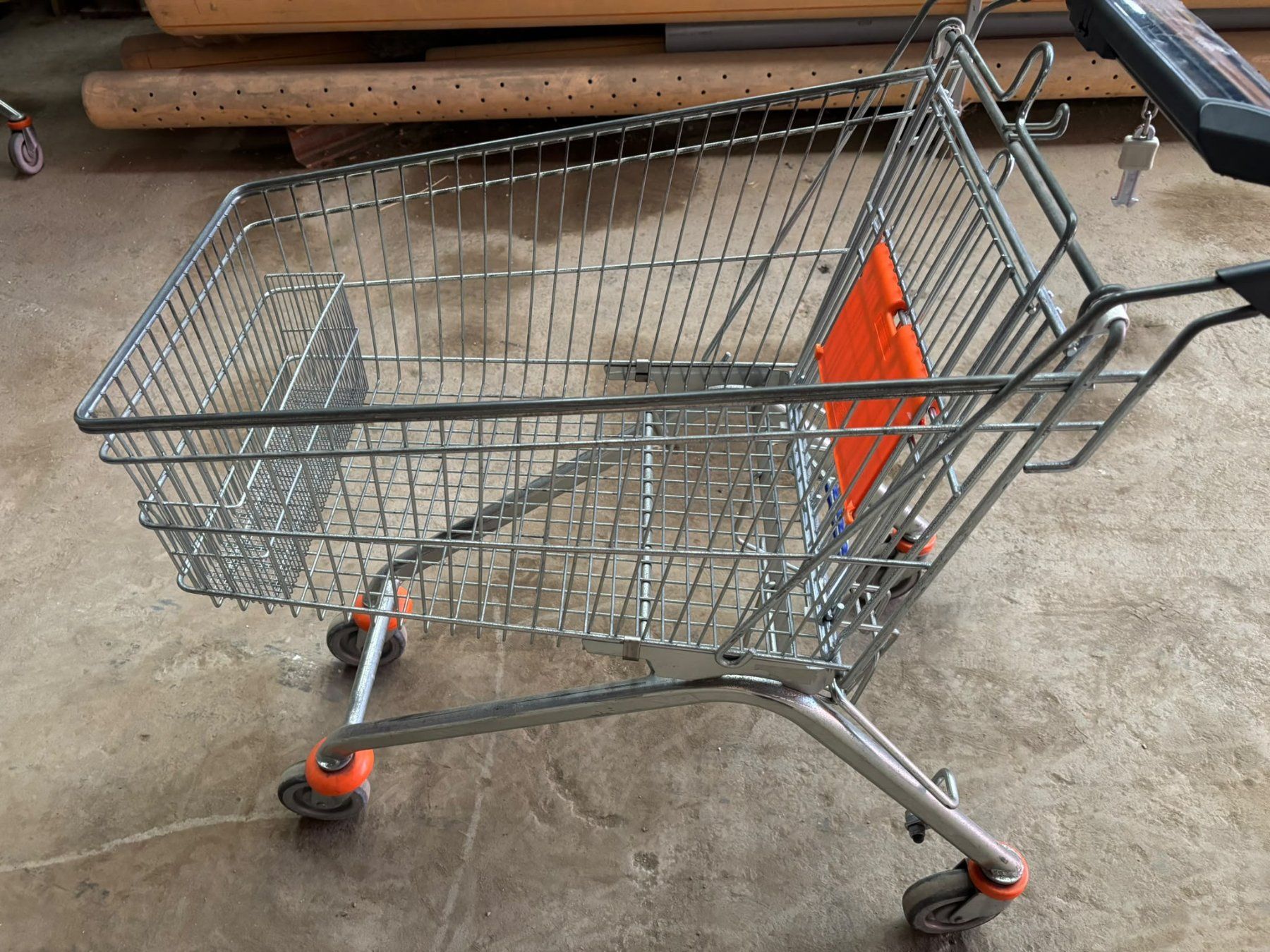 Altro per la casa: Einkaufswagen, oranger Sitz, 10er-Pack – Usato da Uerkheim venduto da Heiniger4813 2