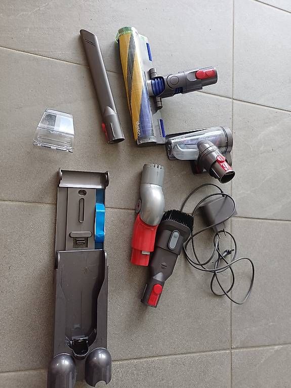 Aspirateurs & Accessoires: Dyson aspirateur balais sans fil  – D'occasion à Aven par menthe17 1
