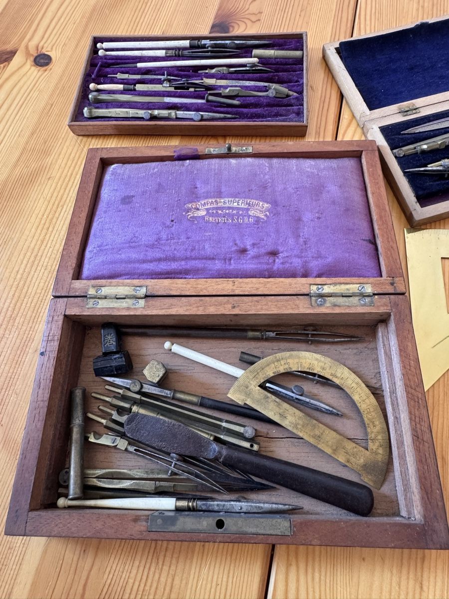 Tutti gli attrezzi: Ensemble instruments dessin technique Kern Roch ancien – Usato da Vésenaz venduto da Angela.C3 7