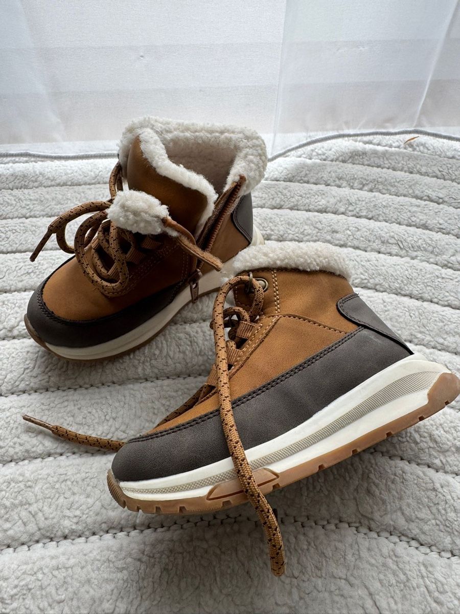 Next Scarpe per ragazzi: Winterschuhe Marke Next Grösse 25.5 – Usato da Frick venduto da DionysHildebrand 1