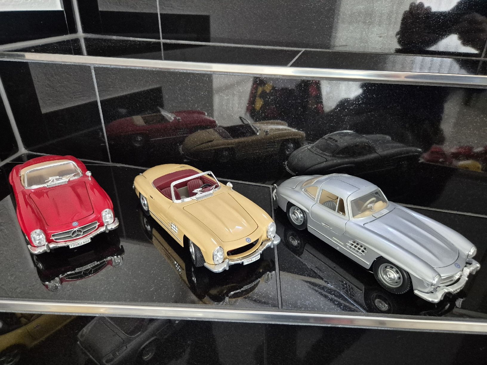 Kit di modellismo & Modellini statici: lot de 3 Mercedes  1/18 – Usato da Mannens venduto da BargainLiquidation