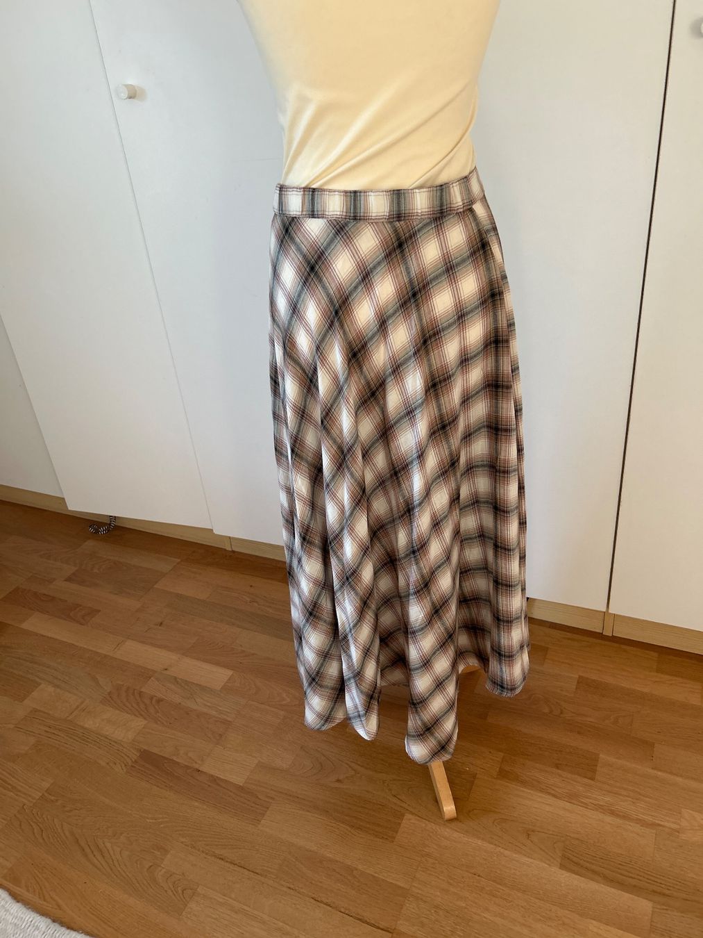 Jupes: Midi Skirt Gr. S Neu! – D'occasion à Feuerthalen par Anna_Swift 2