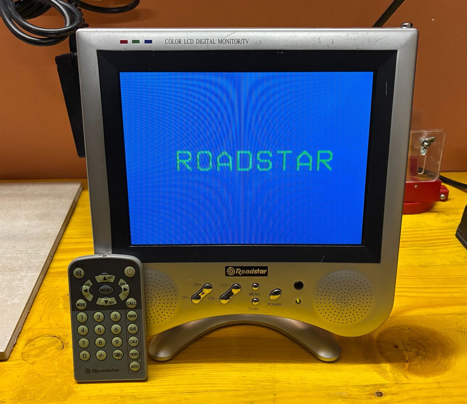 Appareils TV: Roadstar LCD-8010K/S Mini TV – D'occasion à Effretikon par Swisscanadian