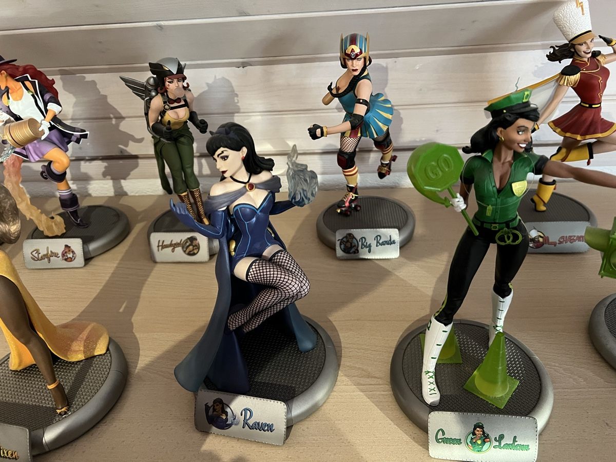Statuette: DC Bombshells Vintage Art Statues + 2 Special Statues – Nuovo (secondo la descrizione) da Biel/Bienne venduto da vespa92 6