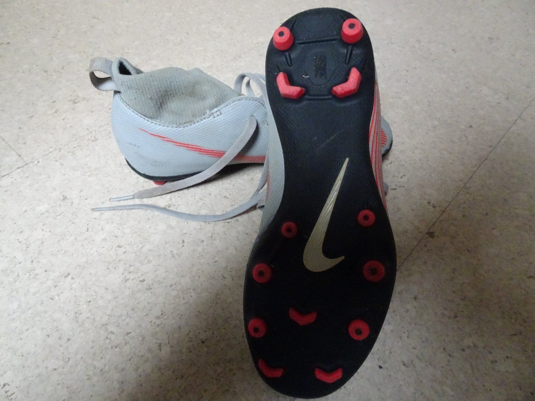 Nike Scarpe per ragazzi: Fussballschuhe – Usato da Münchenbuchsee venduto da Yothu 2