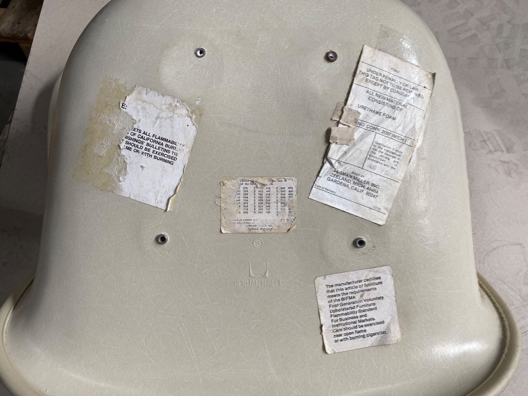Eames Stühle: Eames Arm-Chair in Parchment / braun – Gebraucht aus Oberentfelden von Swissair72 6
