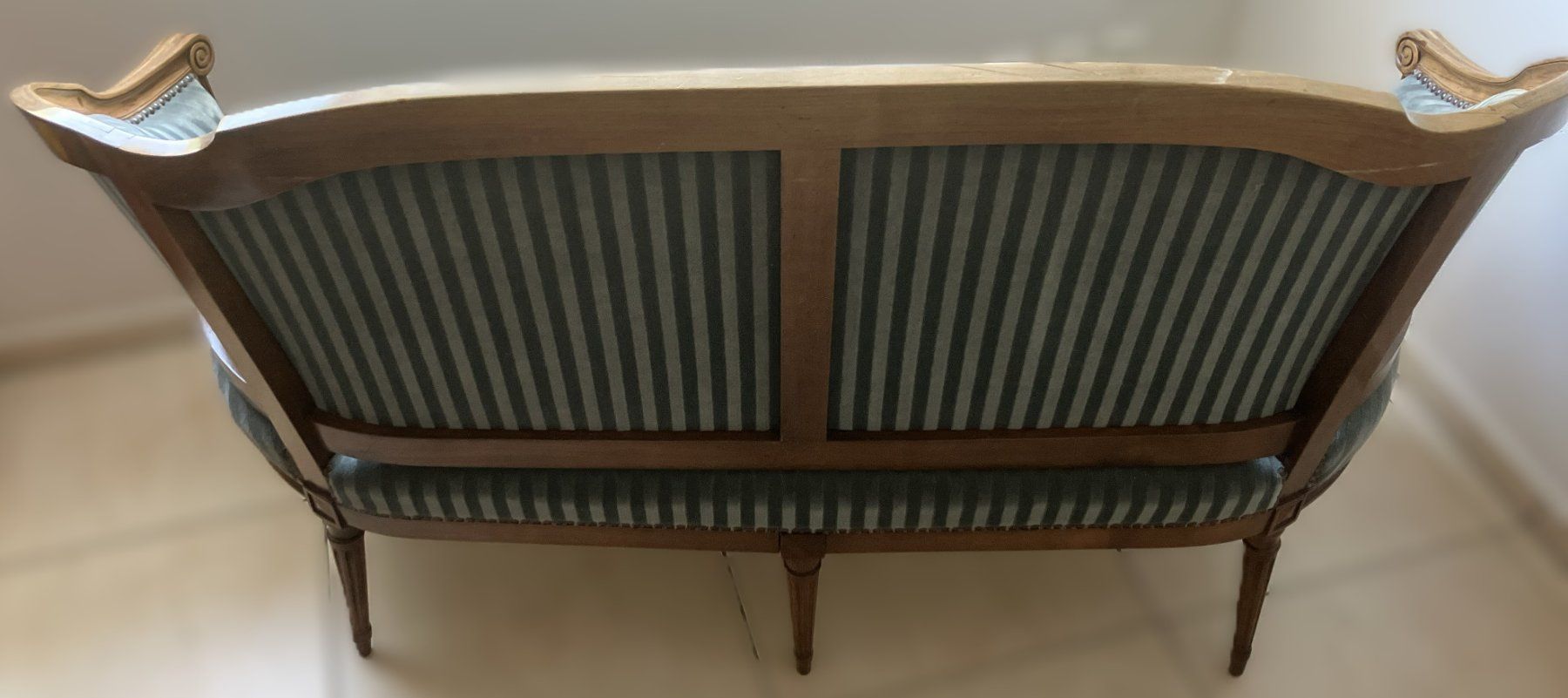 Sofas: Elegantes Biedermeier / Louis-Philippe Sofa, Nussbaum & Samt – Gebraucht aus Luzern von FeU 1