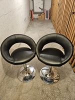 Zwei Barhocker schwarz Kunstleder höhenverstellbar