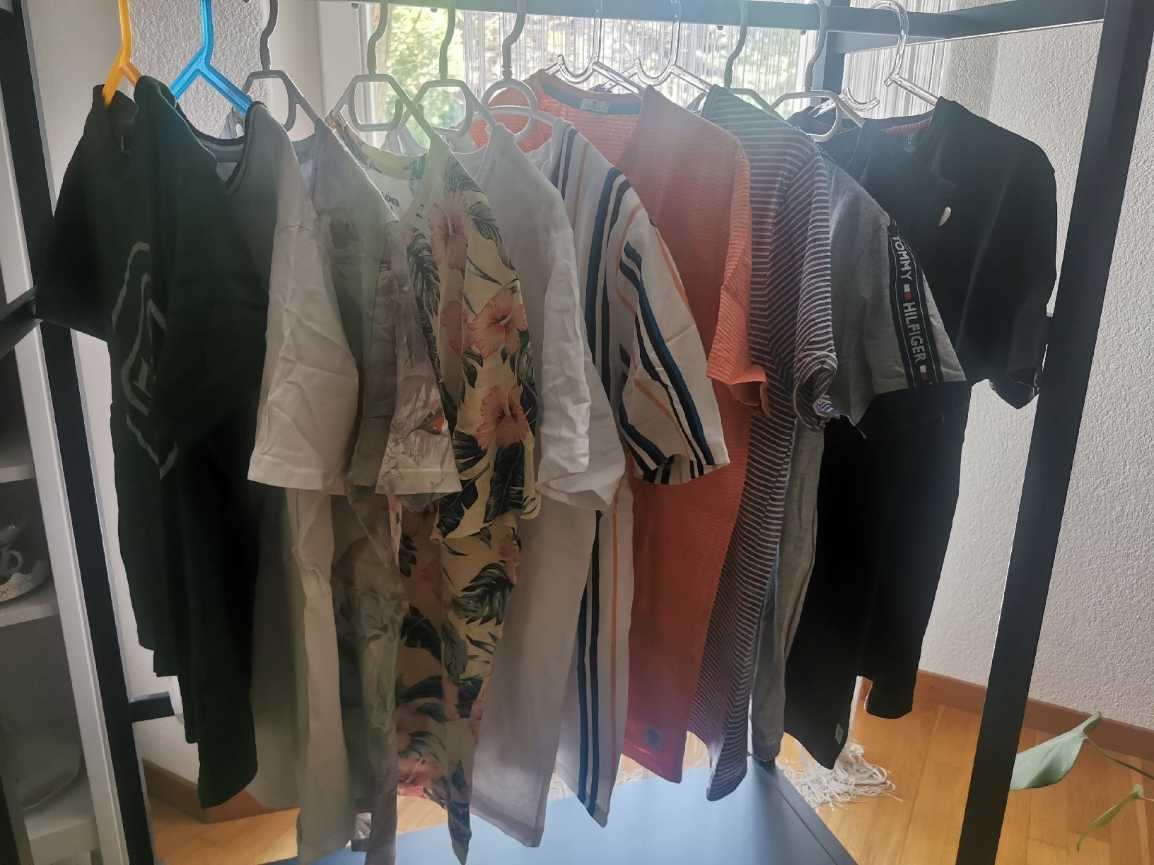 Lotti di vestiti: Kleiderpaket Grösse M – Usato da Winterthur venduto da Yasnao