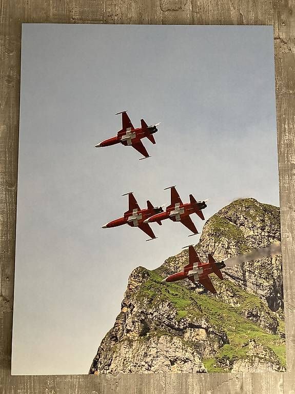 Poster & Bilder: Patrouille Suisse vor Wiggisnase – Neu und originalverpackt aus Schwändi GL von Blacklife