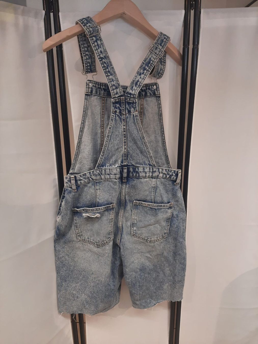 Only Jeans: Latzhose kurz Denim gemustert Grösse S – Usato da Emmetten venduto da SecondhandSiska 1