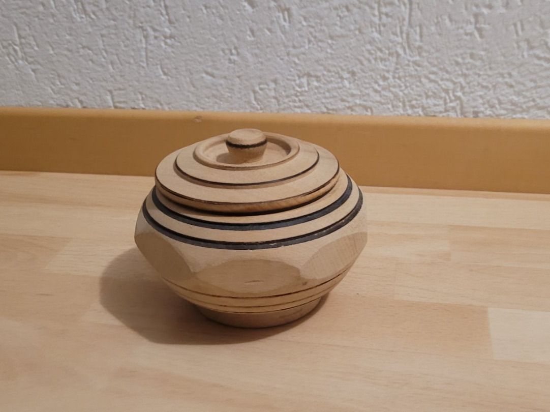 Articoli in legno: Aufbewahrungsdose aus Holz – Usato da Schwyz venduto da Vesparider01