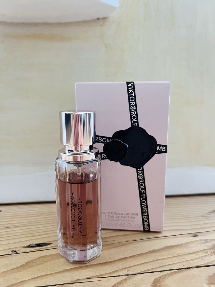 Profumi & Eau de Toilette: Viktor&Rolf Flowerbomb Petite Eau de Parfum – Usato da Emmenbrücke venduto da Anna01014