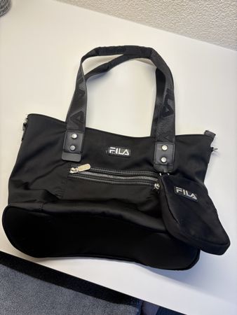 Tasche schwarz Fila neuwertig mit Pochette