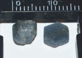 Edelstein Set L-7922–Saphir roh 3,70 Karat 2 Stk. Madagaskar