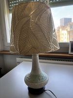 Lampe vintage élégante, abat-jour feuilles