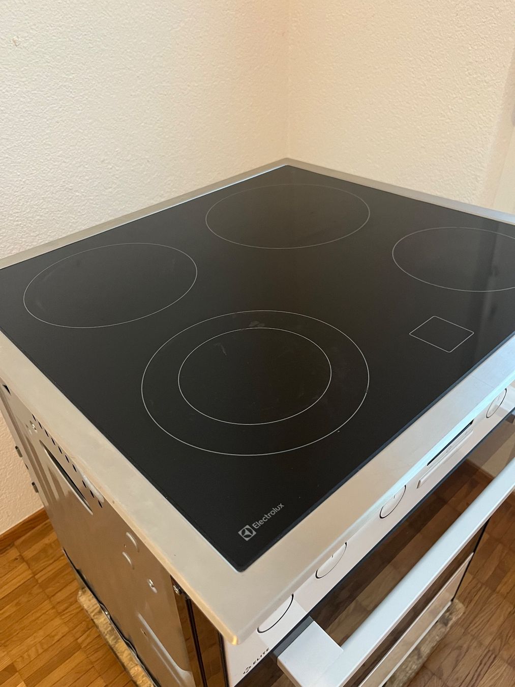 Electrolux Cuisinières: Backofen und Glaskeramik von Electrolux – D'occasion à bern par sanducci 5