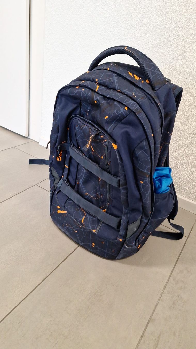 Satch Kindertaschen: Satch Schulrucksack mit Regenhülle – Gebraucht aus Arth von holzmichl76