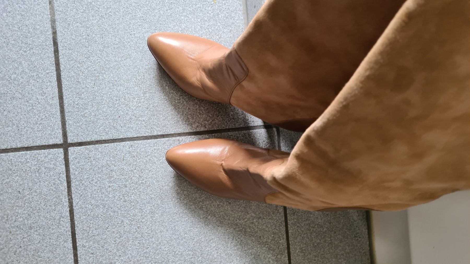 Bally Damenschuhe: Bally Wildleder Stiefel neuwertig gr 38 – Gebraucht aus Zürich von Isa0111