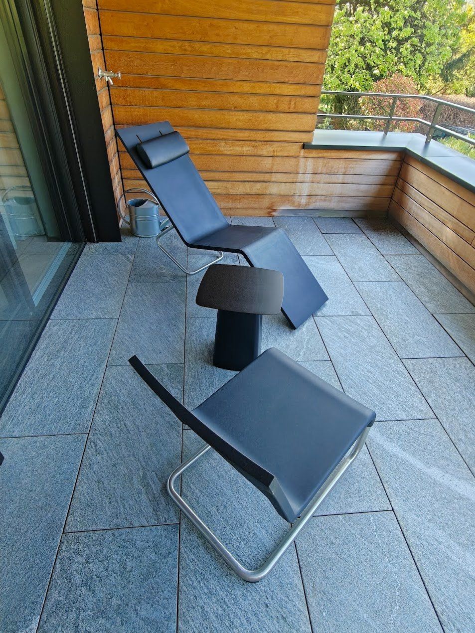 Vitra Tische: Vitra Metal Side Table R&E Bourroullec 2004 – Gebraucht aus Meilen von Matthiasmueller