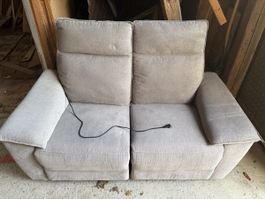 Zweisitzer Sofa grau mit elektrischer Funktion gebraucht