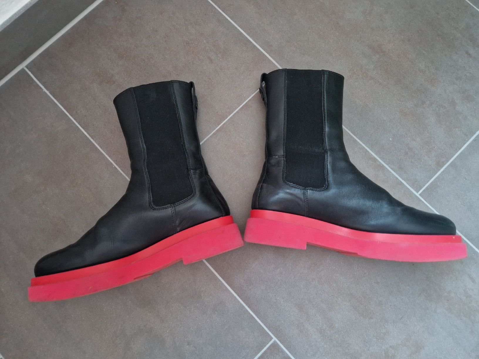 Högl Scarpe da donna: Högl Stiefelette 38 schwarz / rot – Usato da Lichtensteig venduto da Cocabana_16 3