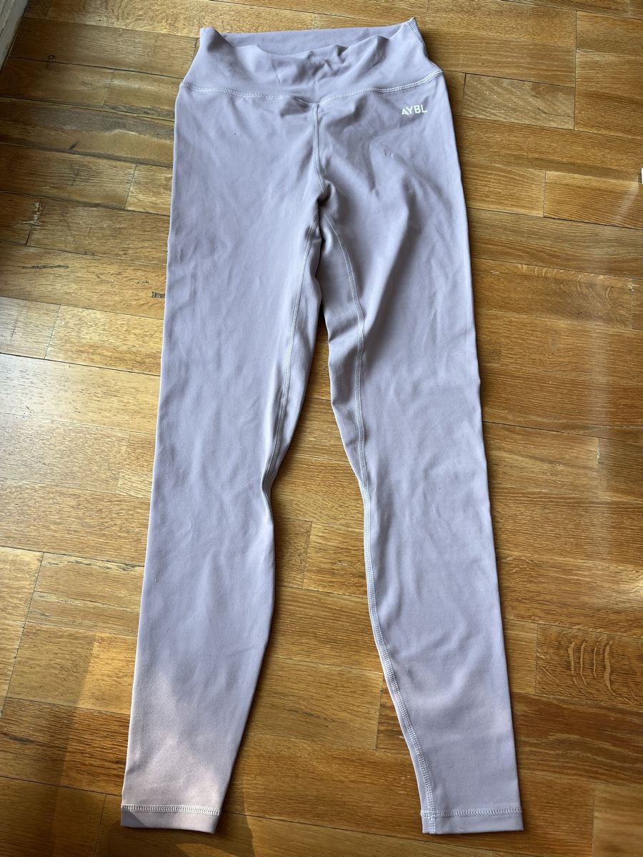 Aybl Leggings: AYBL Leggins – Usato da Ittigen venduto da str_9dw5