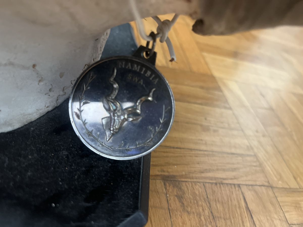 Sonstiges zum Sammeln & Seltenes: Jagdtrophäe Antilope (Namibia 1987) mit SWAA-Medaille – Neu (gemäss Beschreibung) aus Basel von Bobthebobber 3
