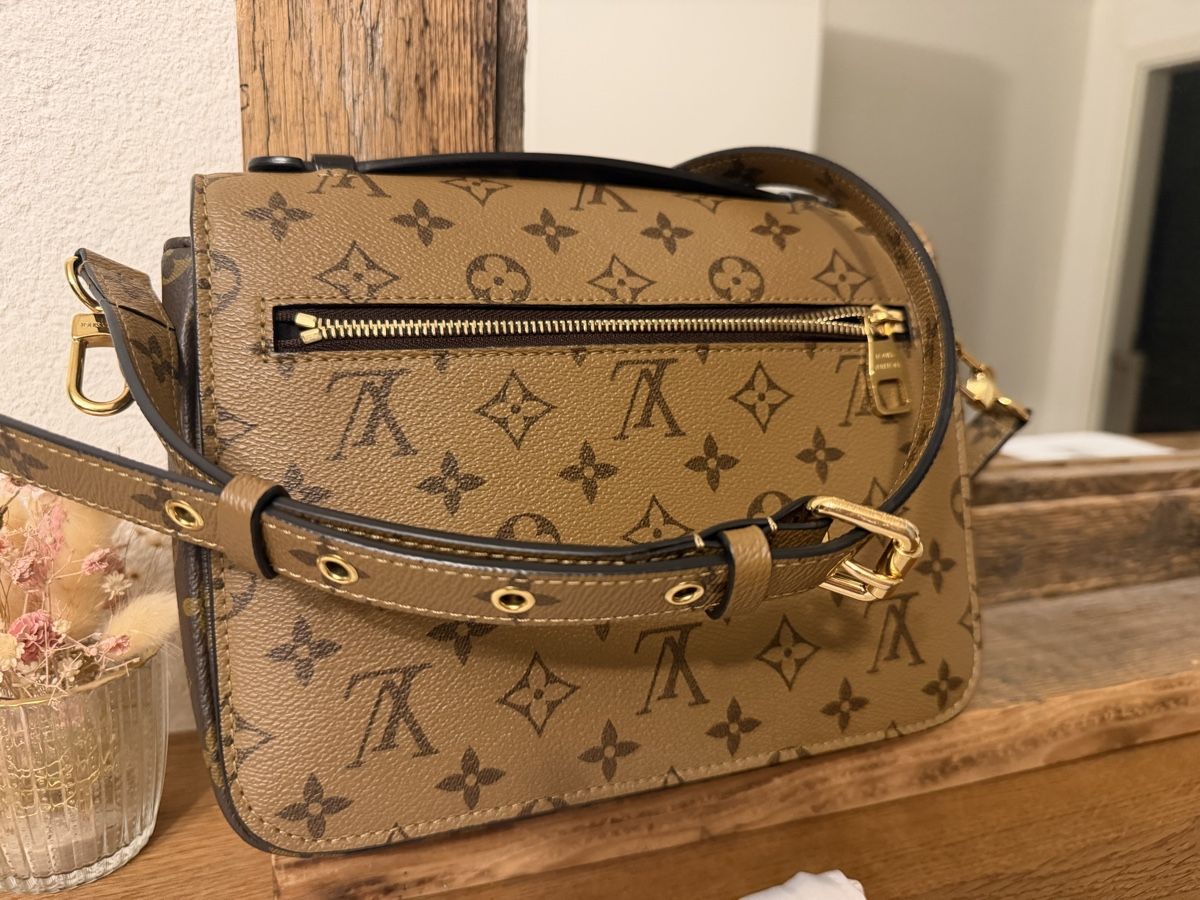 Louis Vuitton Borse da donna: Louis Vuitton Pochette Metis Reverse Monogram – Usato da Hirschthal venduto da GR7000 1
