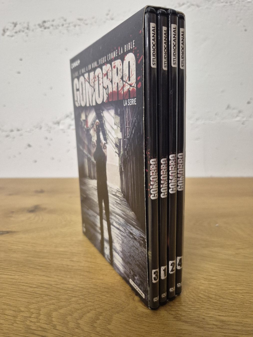 Tutti i DVDs: Coffret DVD Gomorra - Saison Complète (12 episodes) – Usato da Bogis-Bossey venduto da VNT-GE.ch 1