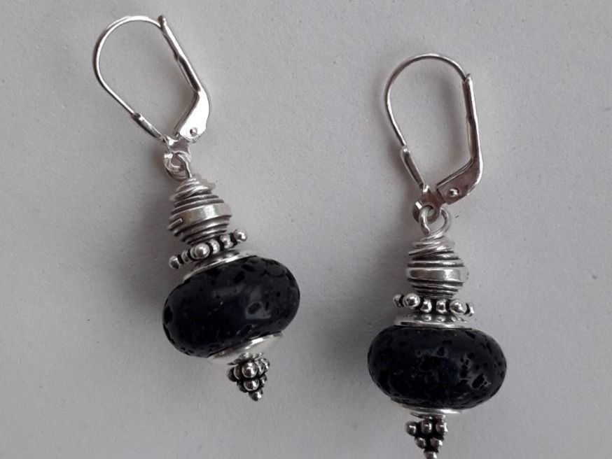 Orecchini pendenti & Orecchini a lobo: Silber Ohrhänger mit Lavastein – Nuovo e nell'imballaggio originale da Winistorf venduto da acreativ