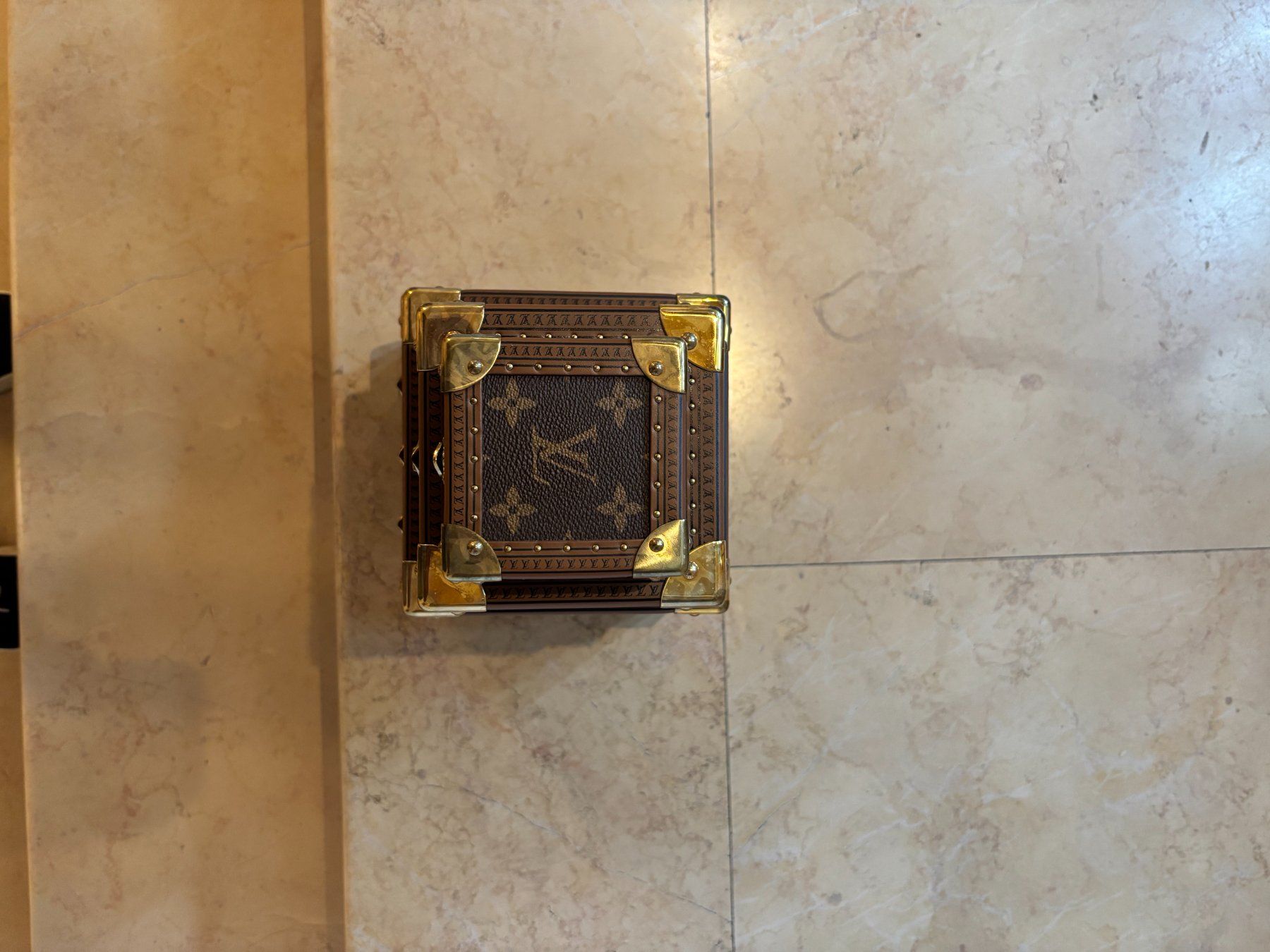 Alle Dekorationen: Décoration Louis Vuitton – Gebraucht aus Genève von adm_7kjf 1