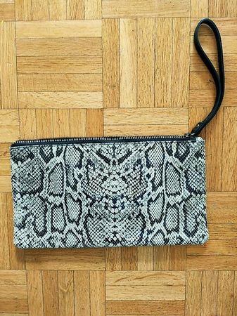 Neuwertige Clutch in Schlangenoptik