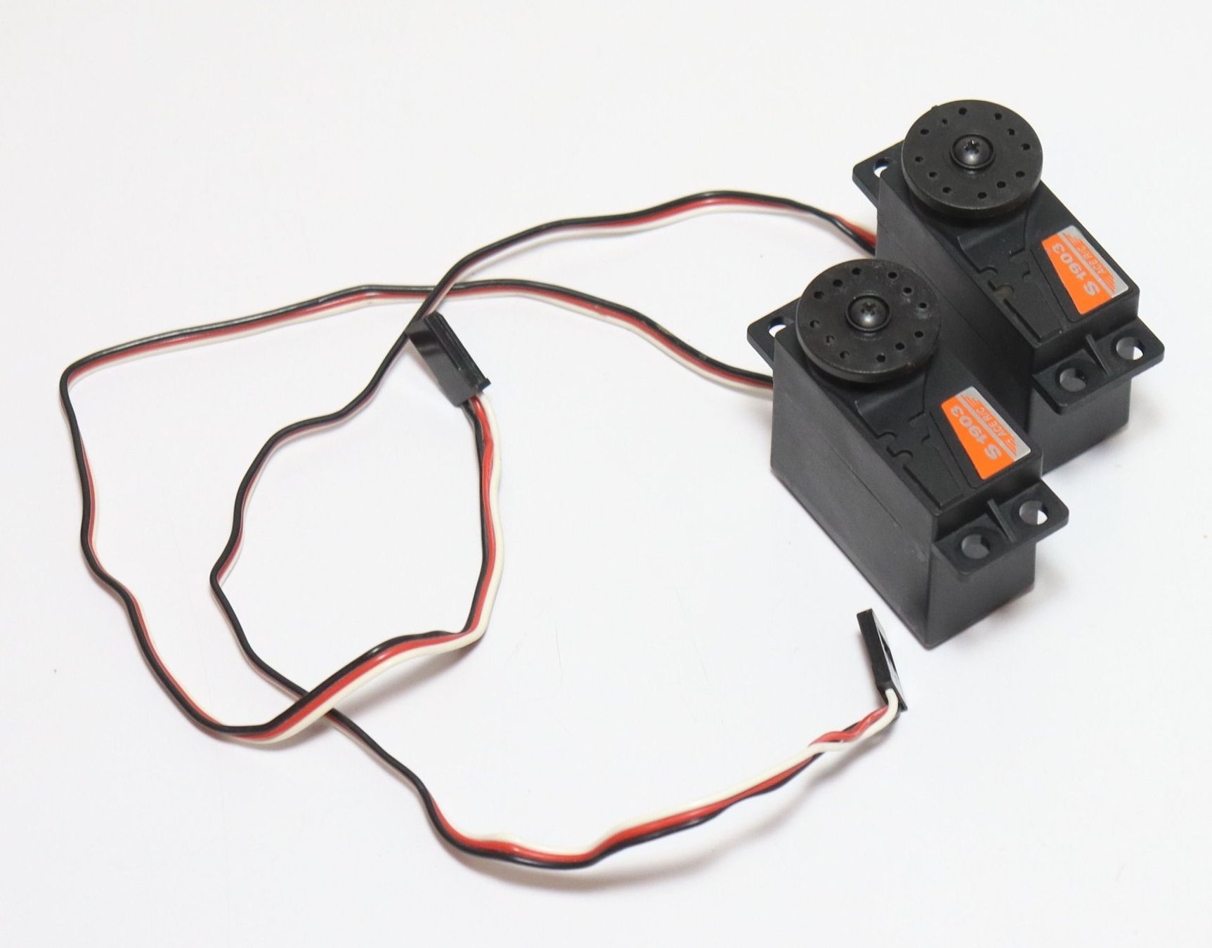 Thunder Tiger Modellismo RC: Standard Servo Thunder Tiger Ace RC S1903 2 Stück – Usato da Frick venduto da volvo850driver