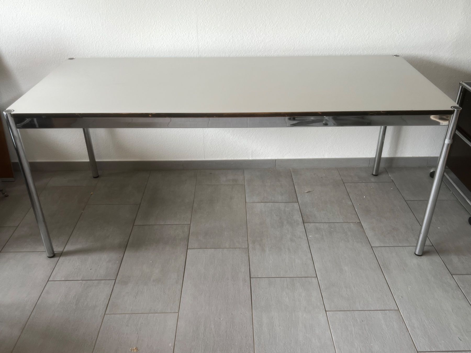 USM Scrivanie: Tisch USM Haller, 179x79 cm – Usato da Hinterkappelen venduto da rum_y52q
