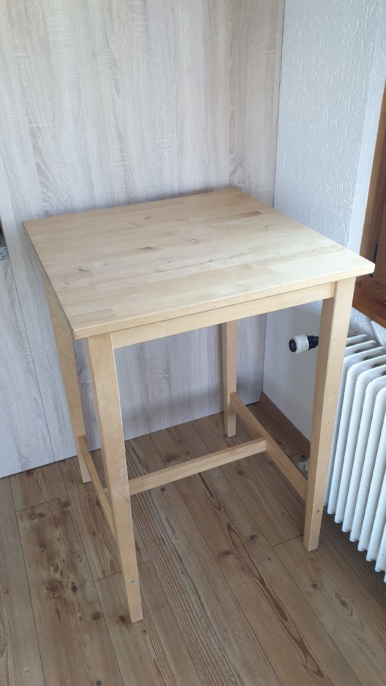 Ikea Set di tavolo e panche: Table haute IKEA Björkudden avec 2x chaises IKEA blanche – Usato da Saxonne (Ayent) venduto da SnowRoof