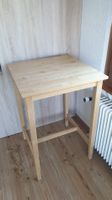 Table haute IKEA Björkudden avec 2x chaises IKEA blanche