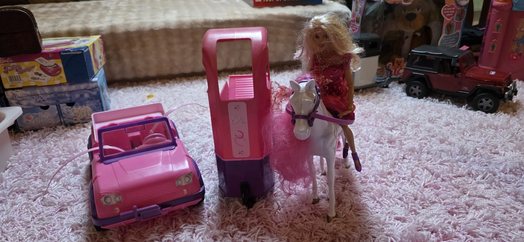Giocattoli: Barbieauto mit Anhang, incl. Pferde – Nuovo (secondo la descrizione) da Aeschi SO venduto da trindade 1
