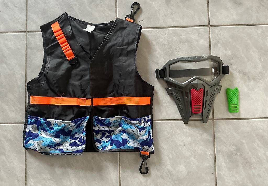Uniformi: Nerf Tactical Weste & Schutzmaske – Usato da Berg TG venduto da Riovida