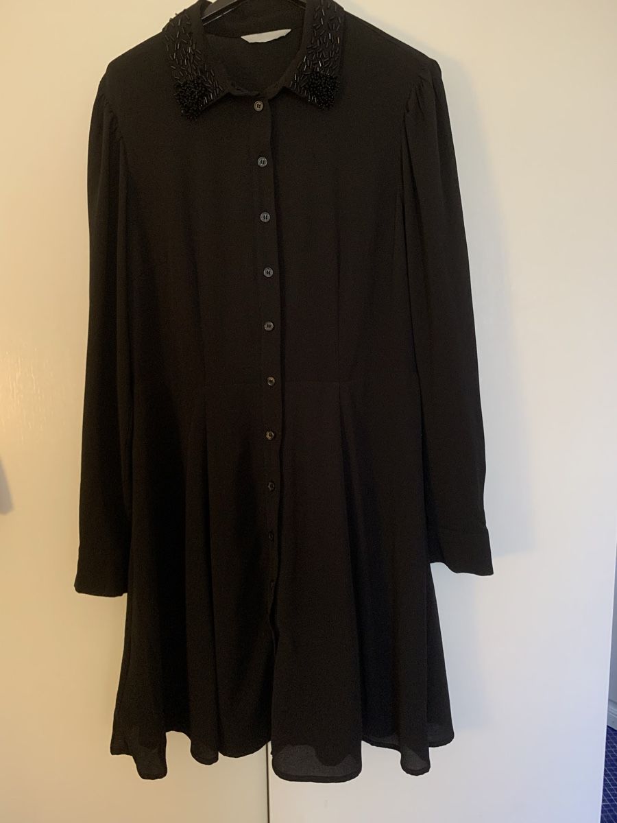 H&M Vestiti: Schwarzes Kleid mit Perlenkragen Gr. 38 – Nuovo (secondo la descrizione) da Solothurn venduto da amelie.br