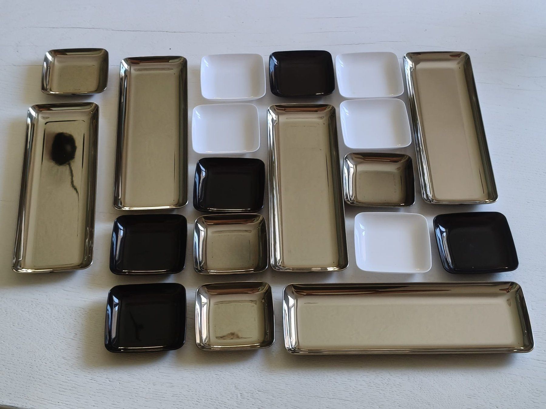 Set di piatti: Einweggeschirr Mini Plates – Usato da Winterthur venduto da Arkadii
