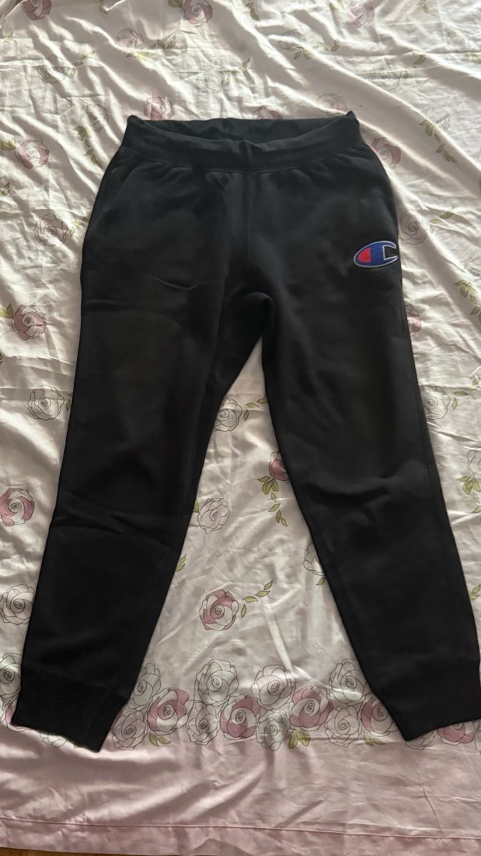 Champion Pantaloni: Jogging champion  – Usato da Biel/Bienne venduto da glaewynnshop 1