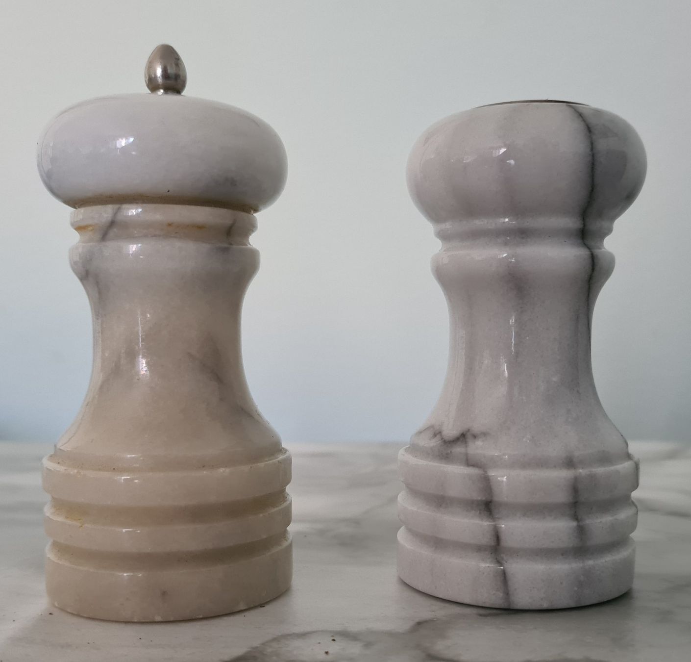 Set di piatti: Salz-und Pfefferstreuer Marmorstein – Usato da Winterthur venduto da bibummi 3