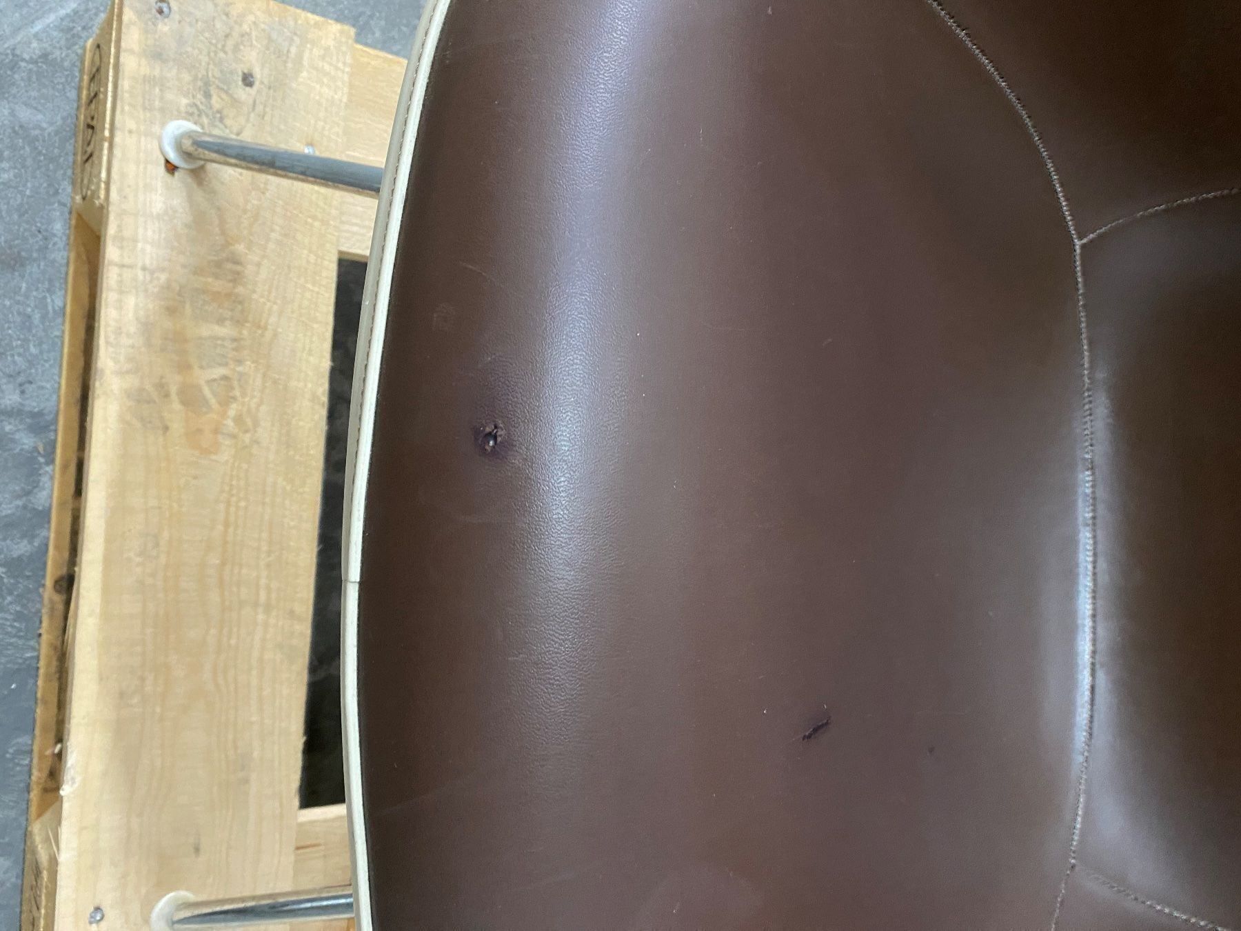 Eames Stühle: Eames Arm-Chair in Parchment / braun – Gebraucht aus Oberentfelden von Swissair72 5