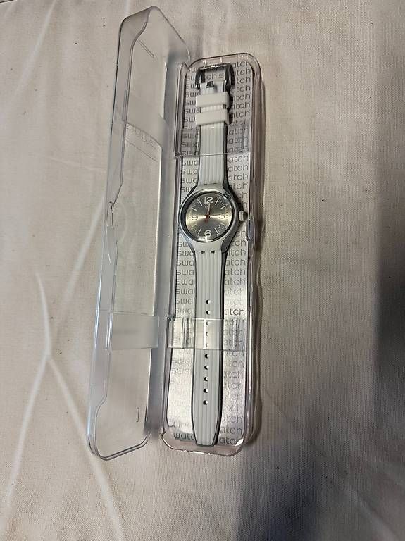 Uhren: Montre Swatch neuve jamais porté – Gebraucht aus St-Aubin FR von agu_2gqz