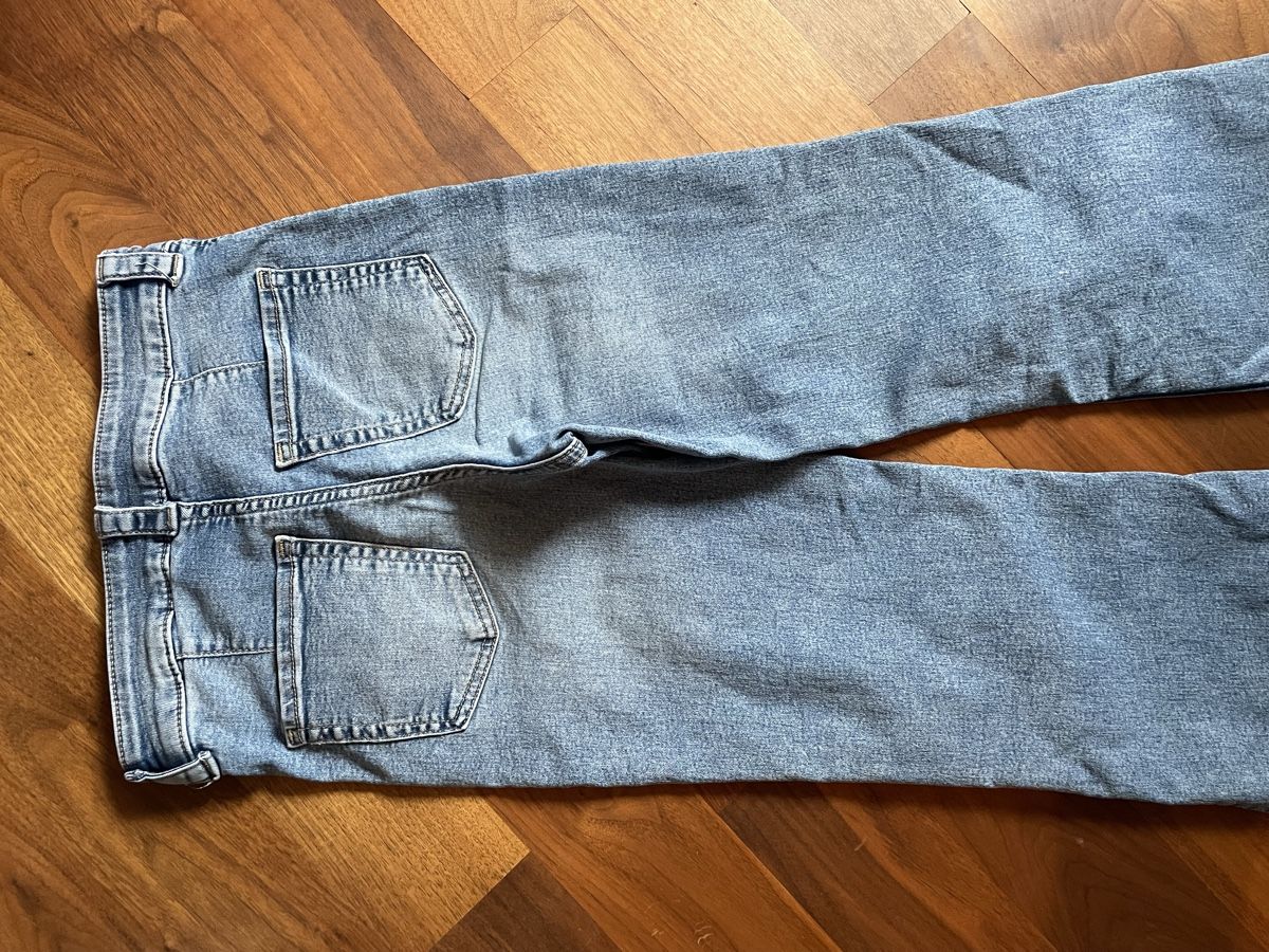 H&M Pantaloni: H&M Jeans Flared Leg Grösse 140 – Usato da Fehraltorf venduto da Nadja0205 1