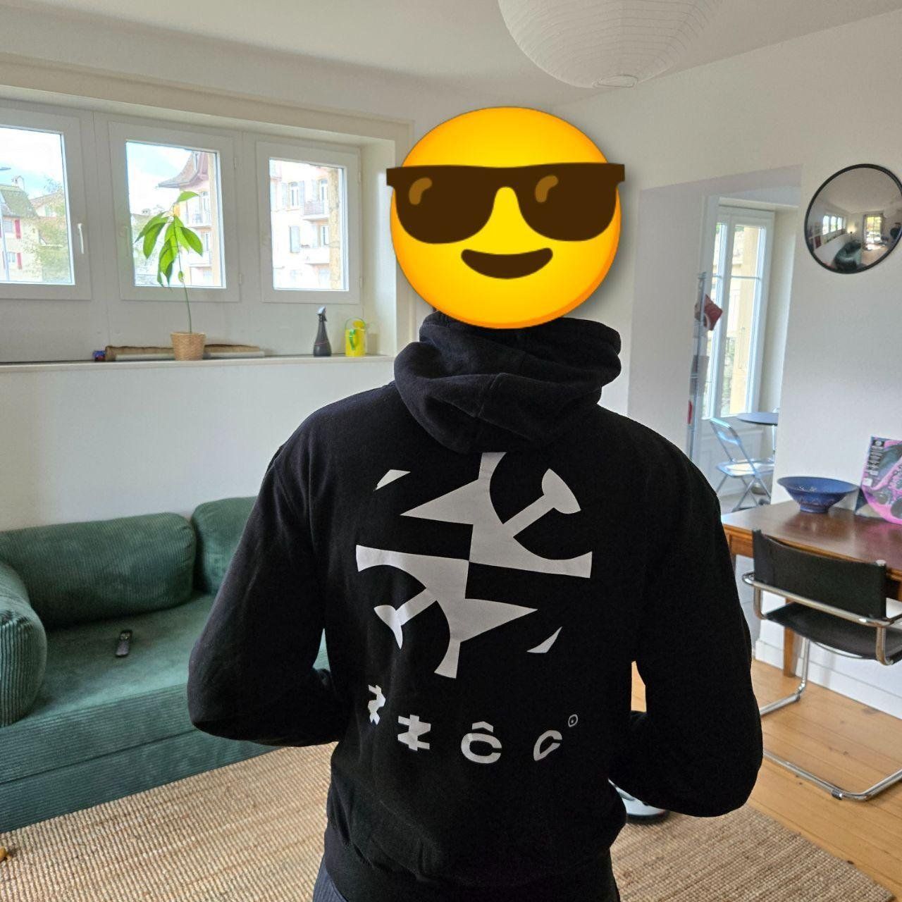 Maglioni & Felpe: Sweat à capuche noir "ZZCC", taille M – Usato da Neuchâtel venduto da ces_9prj 1