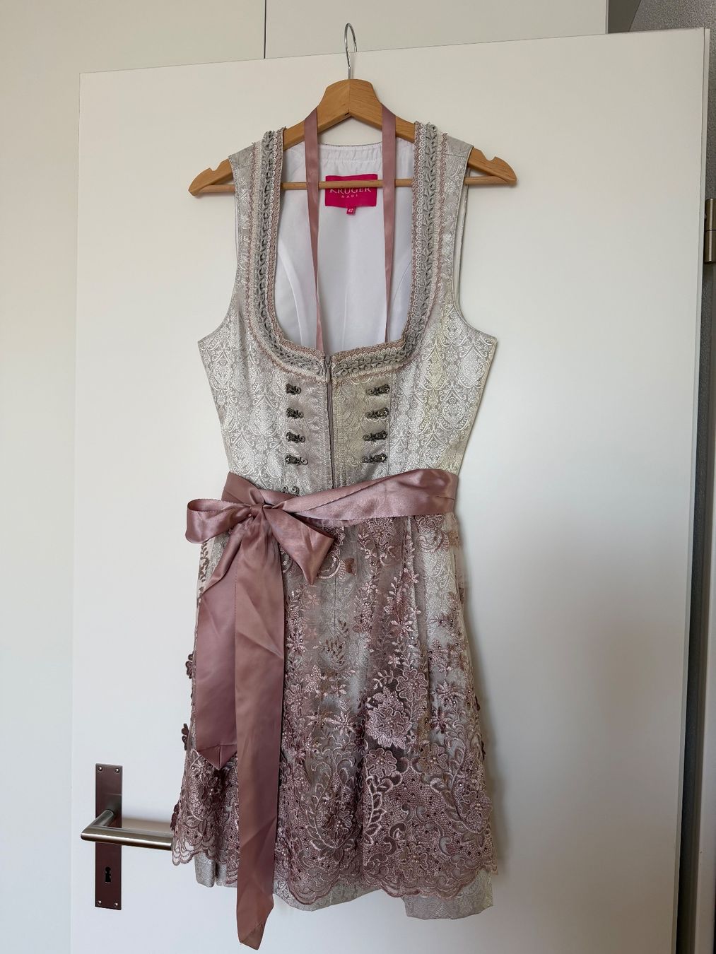 Krüger Kleider: Dirndl Krüger inkl. Bluse – Gebraucht aus Frauenkappelen von ra.ae