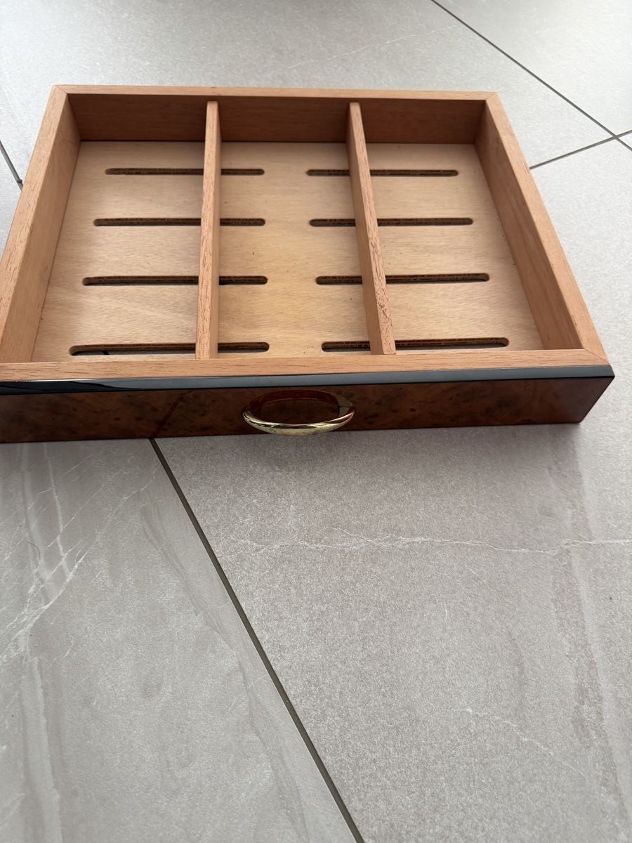 Humidor per sigari: Humidor, Wurzelholz, gross, Einzelanfertigung  – Nuovo (secondo la descrizione) da Safenwil venduto da Corahund 4