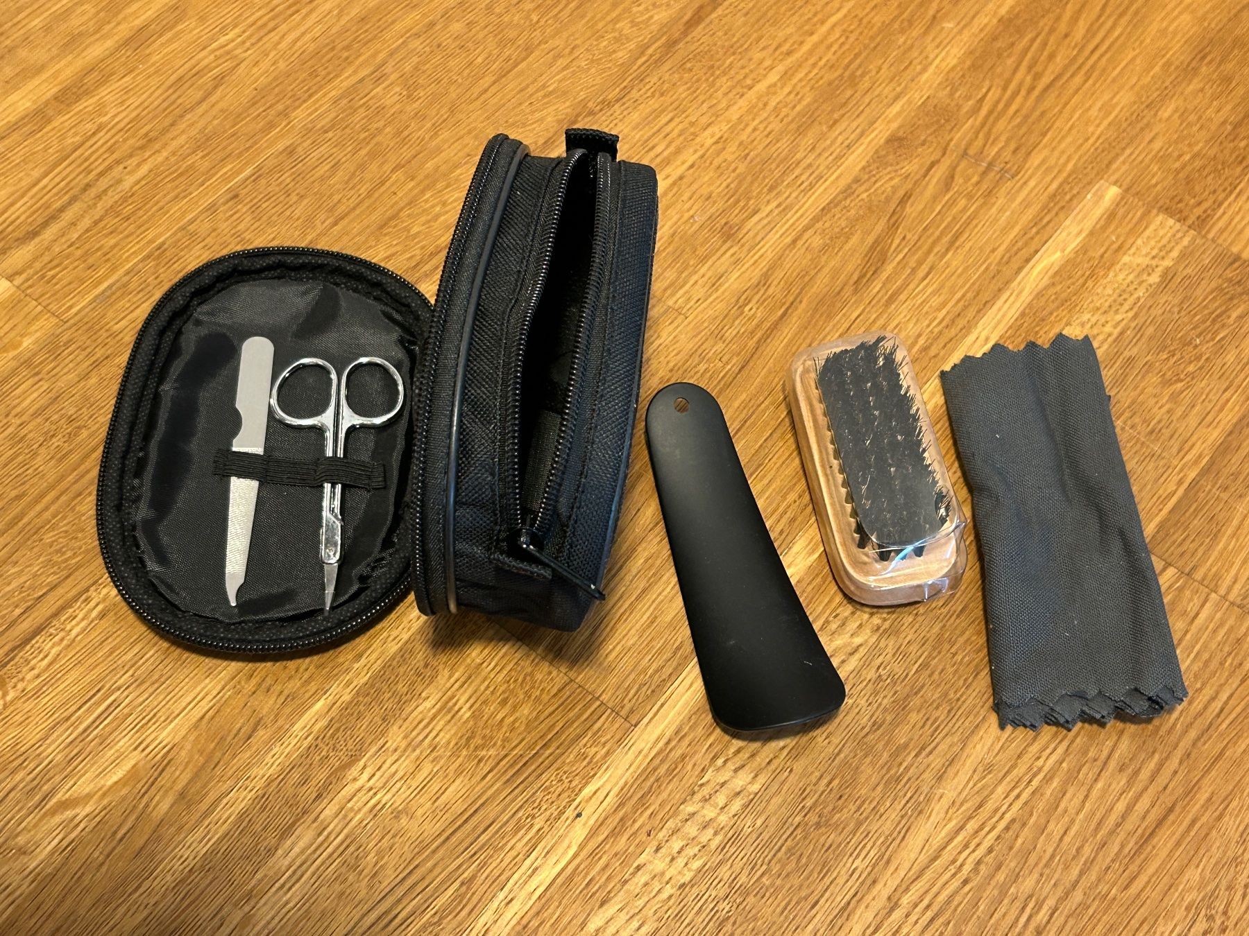 Kosmetikkoffer: Reisekit Necessaire - Manicur-Set / Schuhputz-Set – Neu (gemäss Beschreibung) aus Küsnacht ZH von filo_fila8700 1